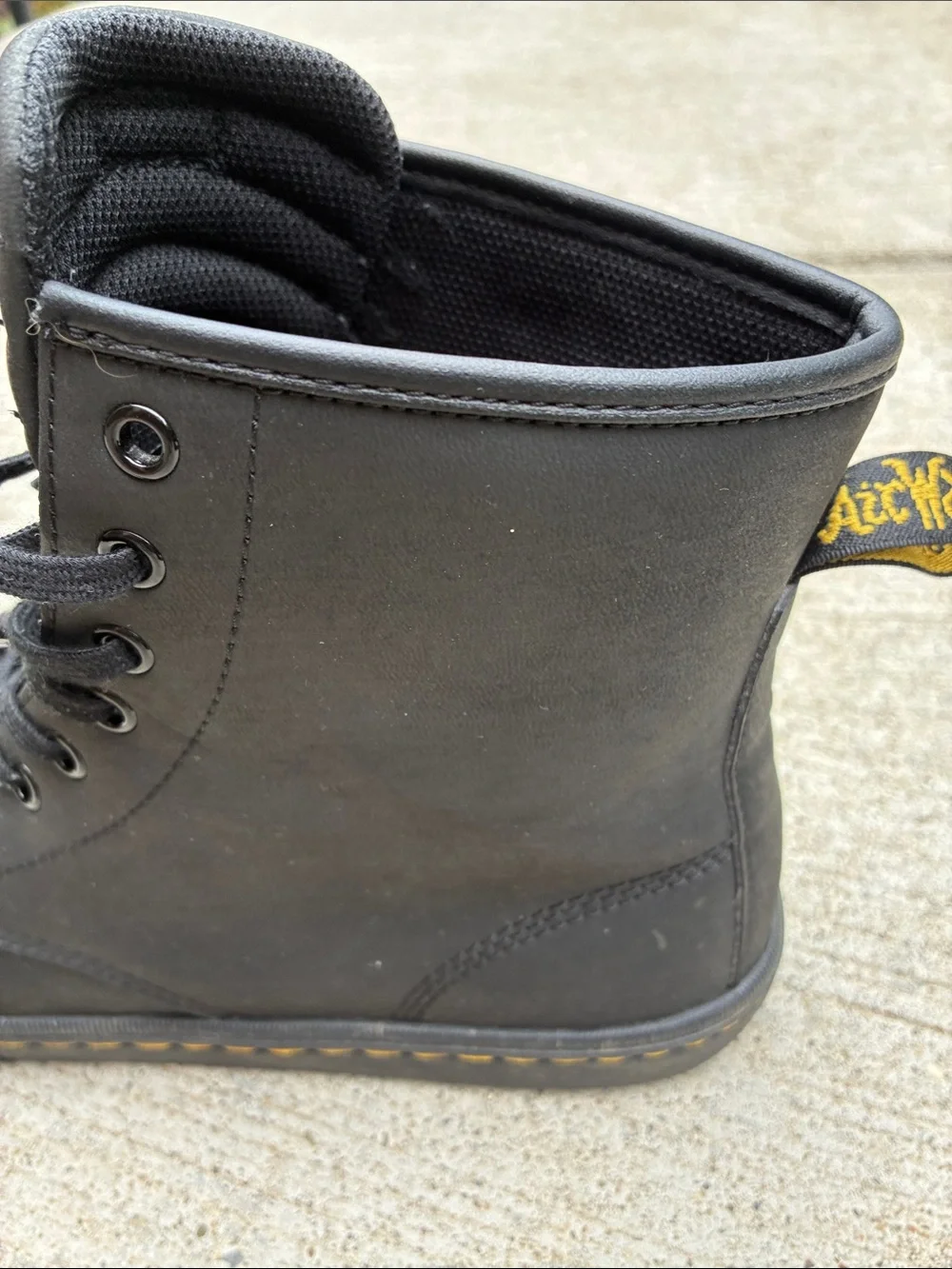 Dr. Martens matte black